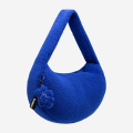 K26AW-401-018-29-1 Torba z polaru Cushy z brelokiem Comfy Club kobaltowa_b2b_u2.png